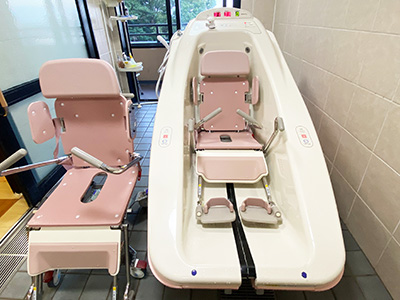 3階/スクーピングバス カトレア (フルリクライニング式入浴用車椅子 2台)